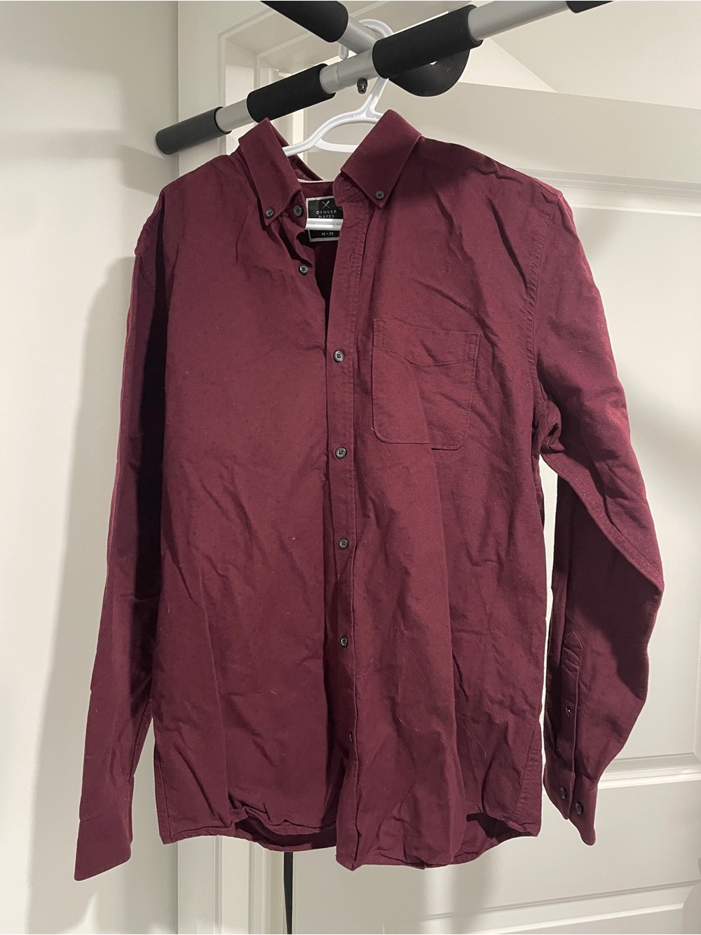 Denver Hayes Men's Button-Down Shirt in Burgundy